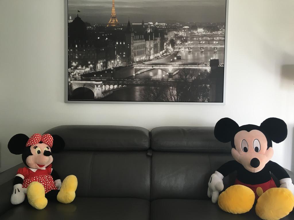 F&B'S Home Disney Serris Exterior foto